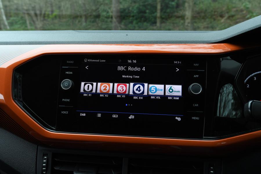 Детали интерьера Volkswagen T-Cross SE 2019 года  (UK) (фото 30 из 34)